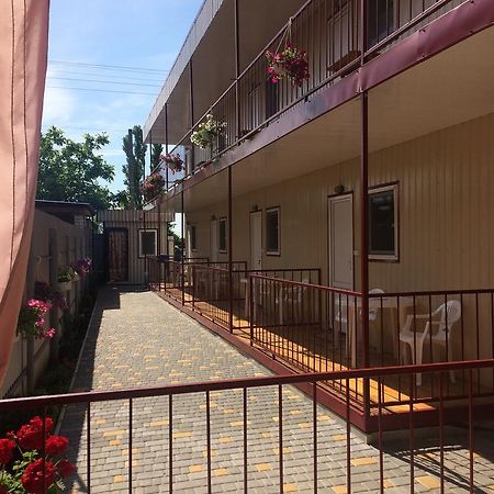 Дом Семейного Отдыха Karolino-Buhaz Exterior foto